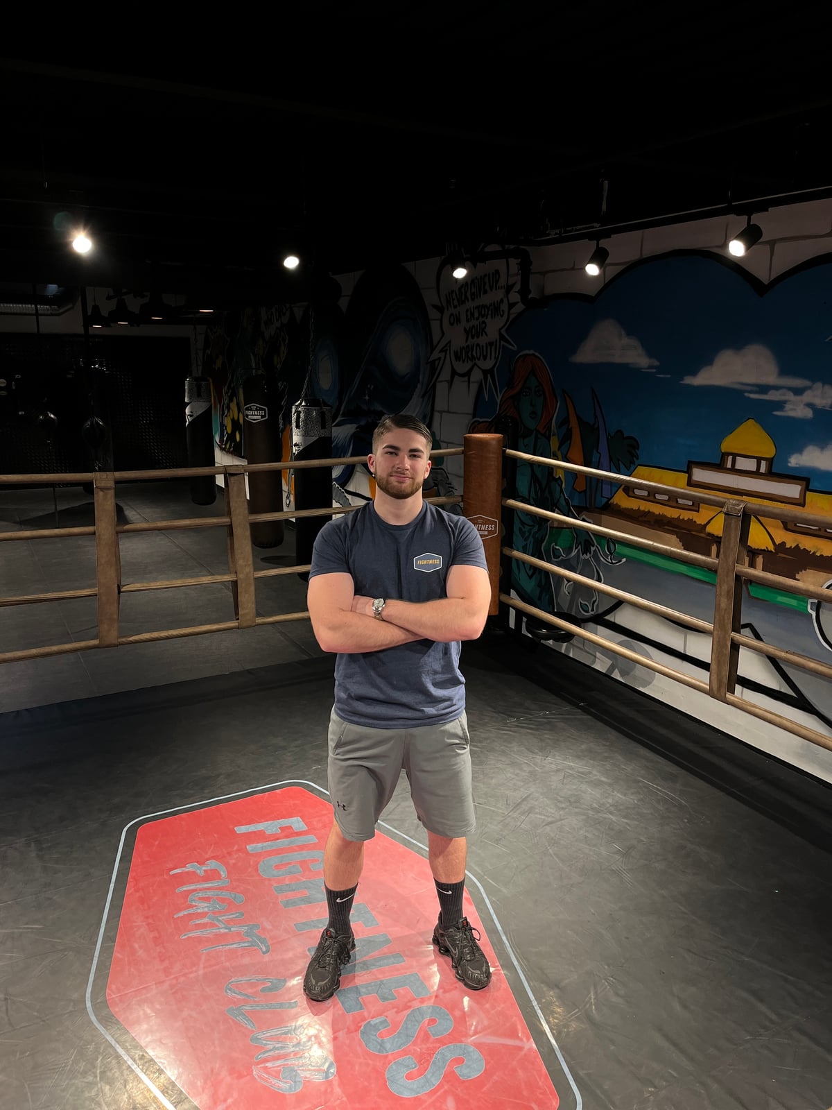 Arthur Meilland-Rey dans la salle Fightness à Grenoble